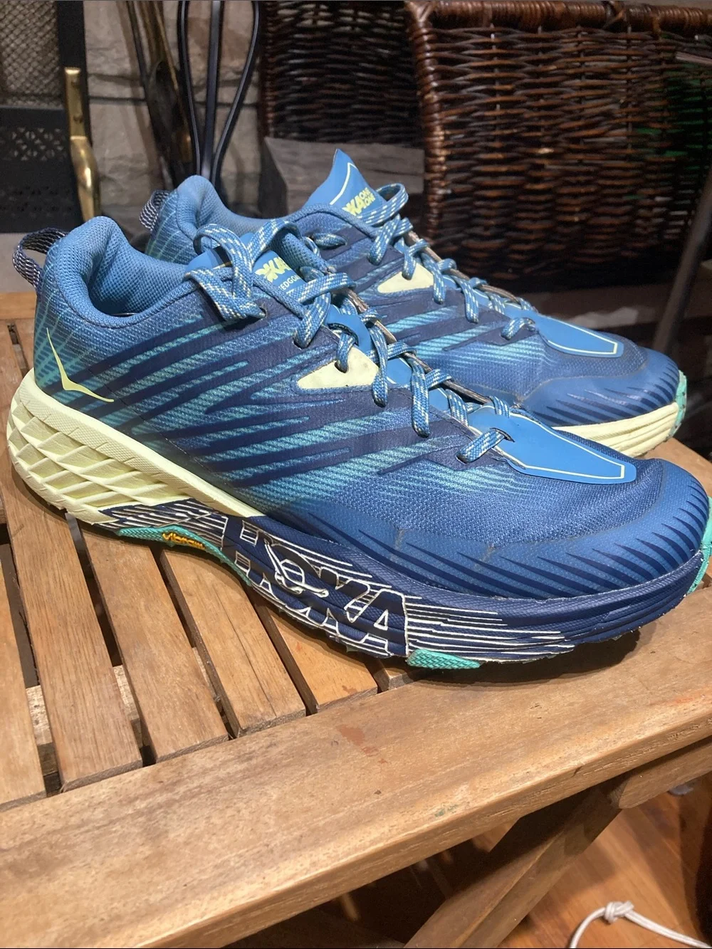 Hoka One One Speedgoat 4 Womens 9 Trail Running Shoes 1106527 PBLG *No Insoles
